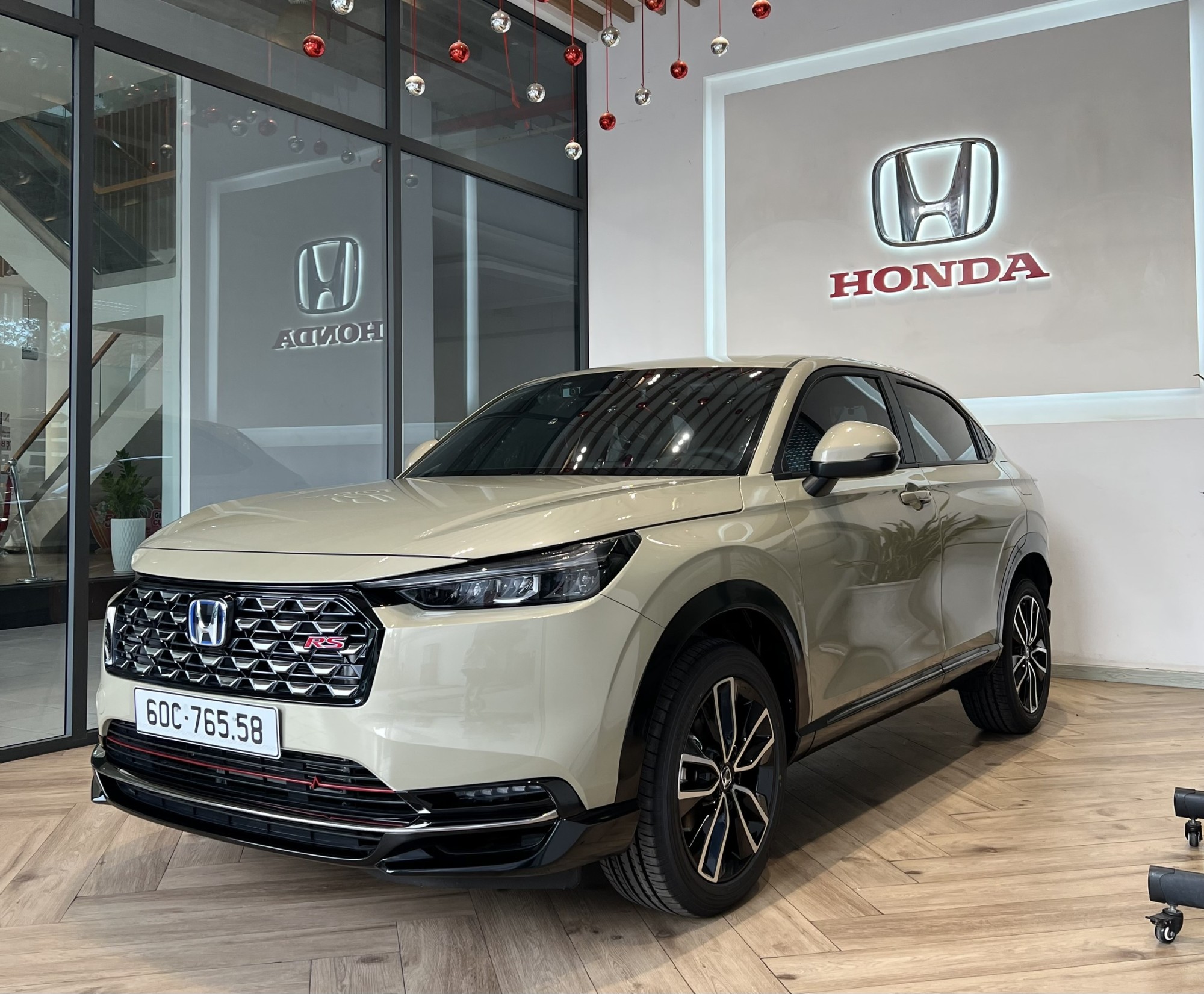 Honda HR-V e:HEV Hybrid 2026 Màu Vàng Cát