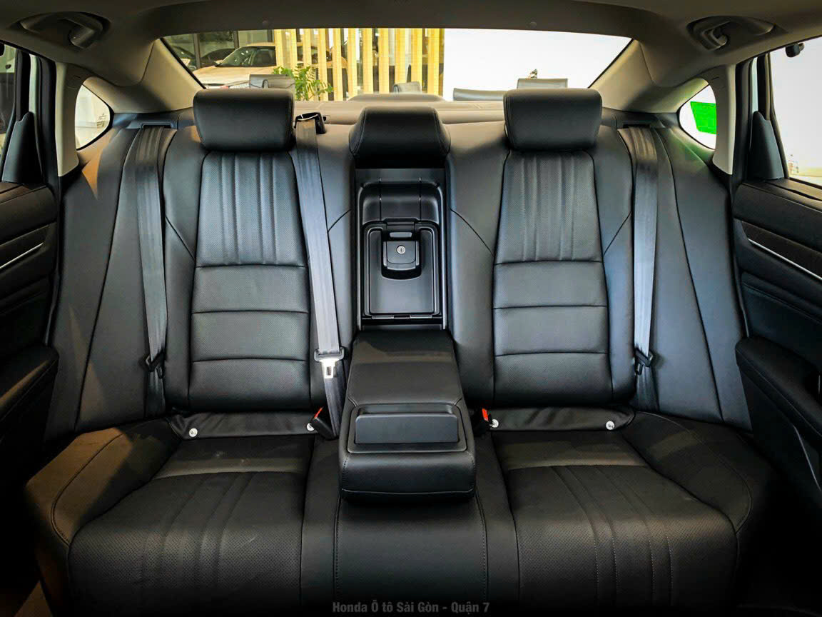 Khoang hành khách của Honda Accord