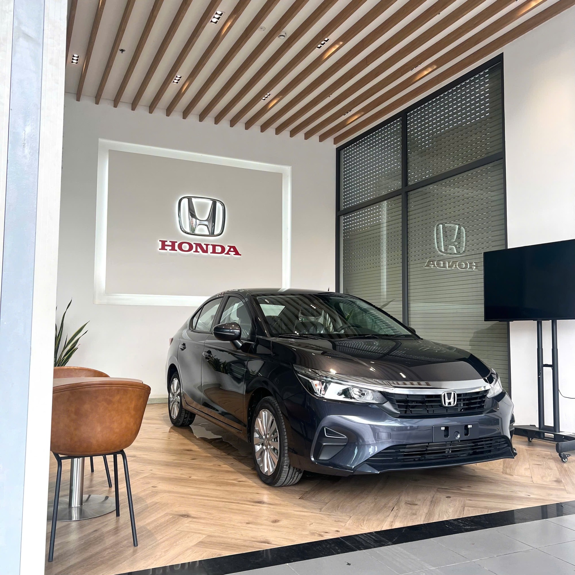 Honda City L màu xám 2026