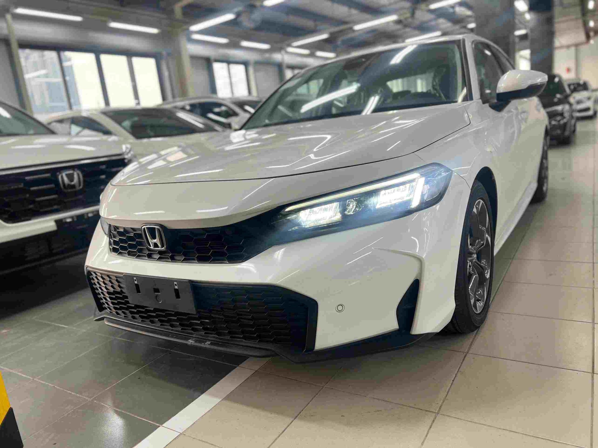 Honda Civic G màu trắng 2026