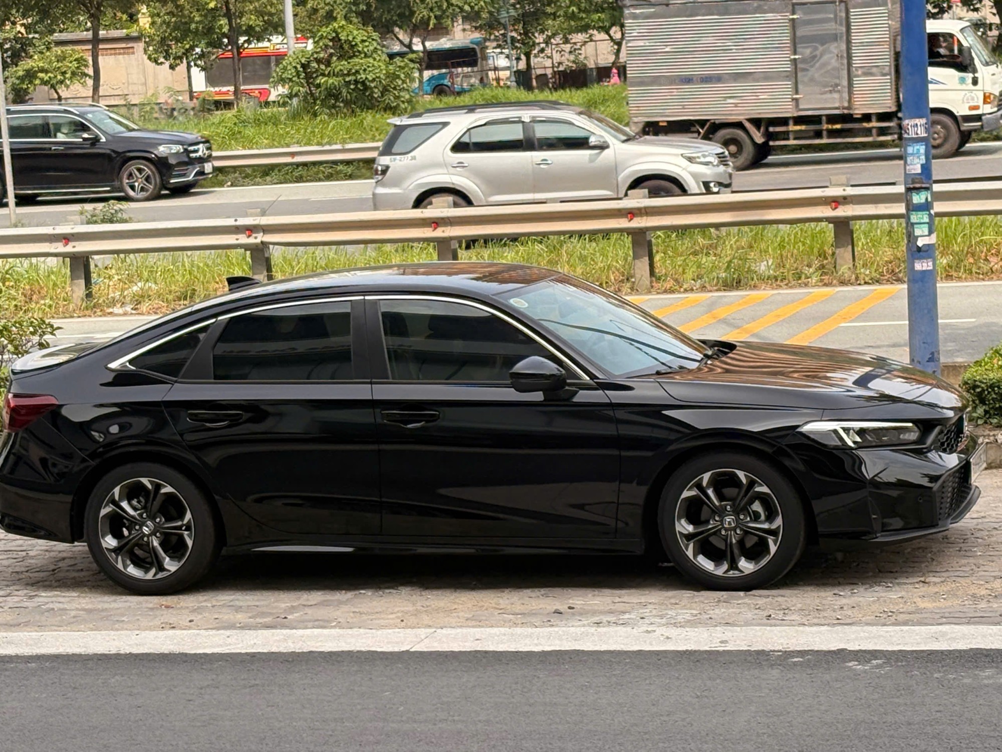 Honda Civic G màu đen 2026