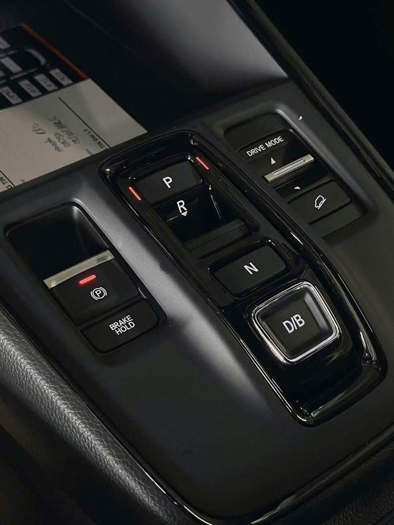 Cần số dạng nút bấm Honda CRV Hybrid 2026