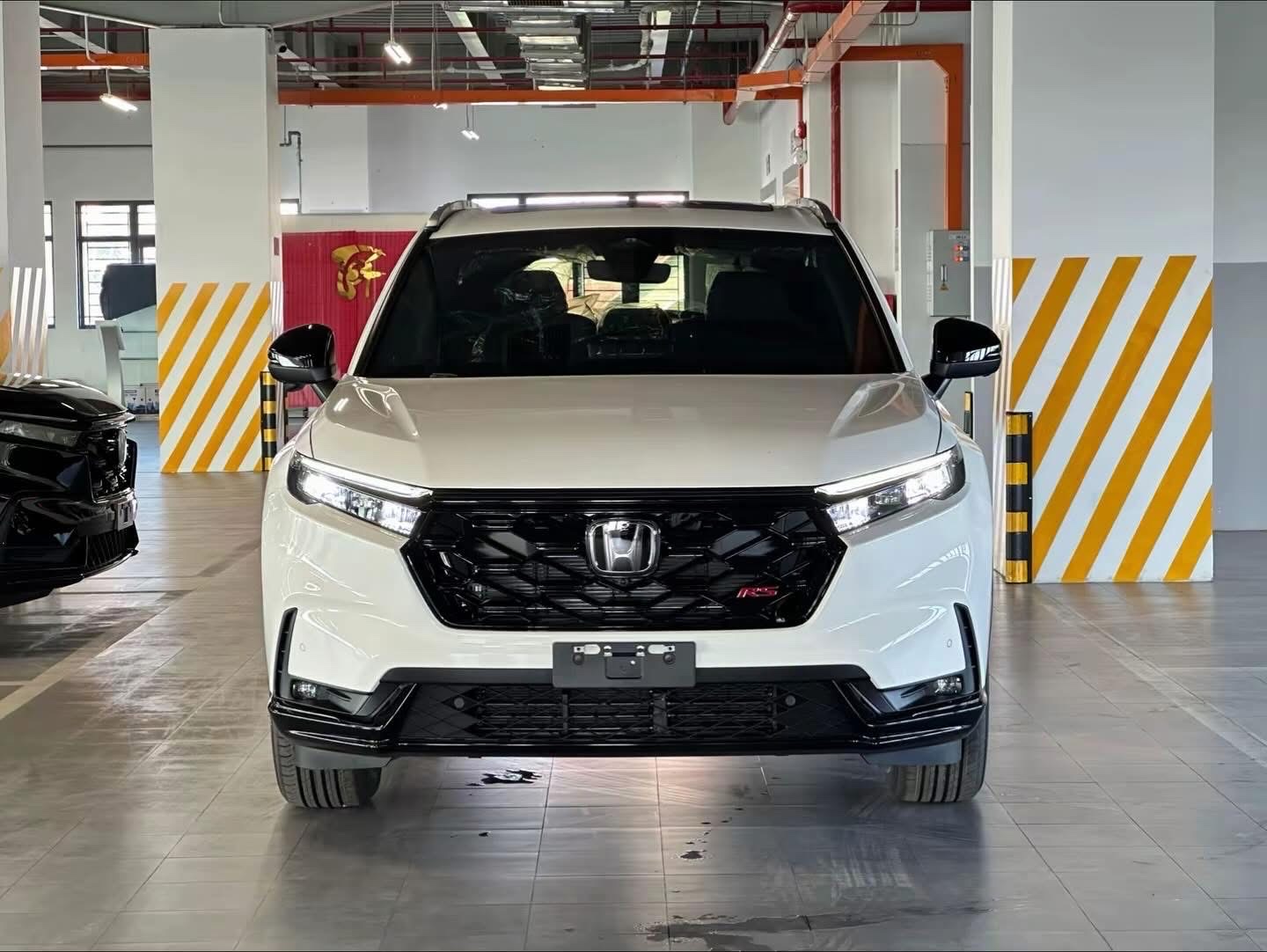 Honda CR-V Hybird (e:HEV RS) 2026 màu Trắng: hình ảnh thực tế ngoại thất, nội thất 