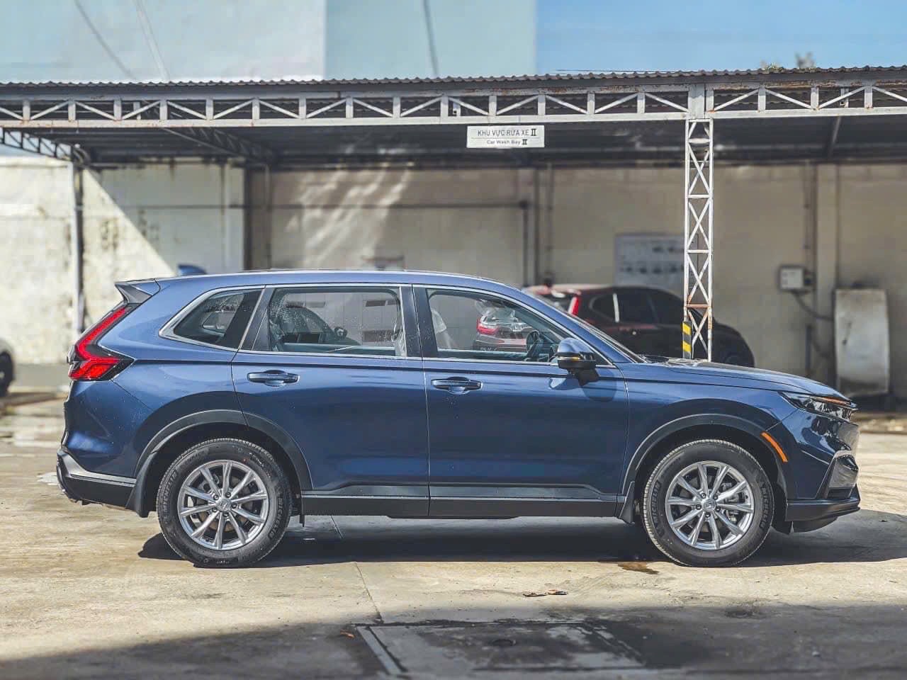 Ngoại thất Honda CR-V Bản xăng 7 chỗ