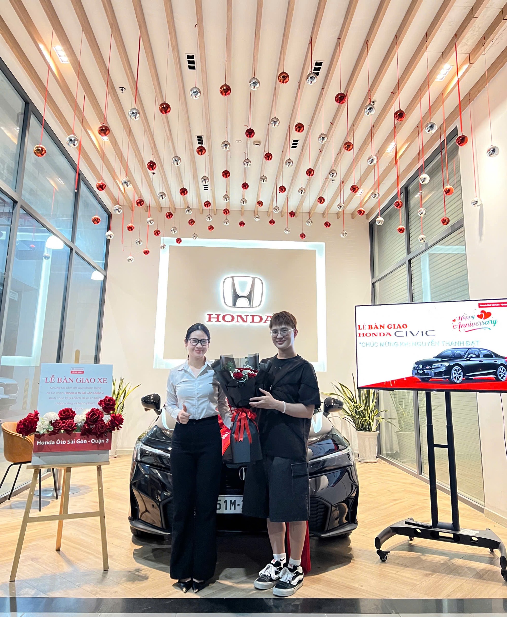 Bàn giao xe Honda Civic Hybird tại Đại lý Honda Quận 2