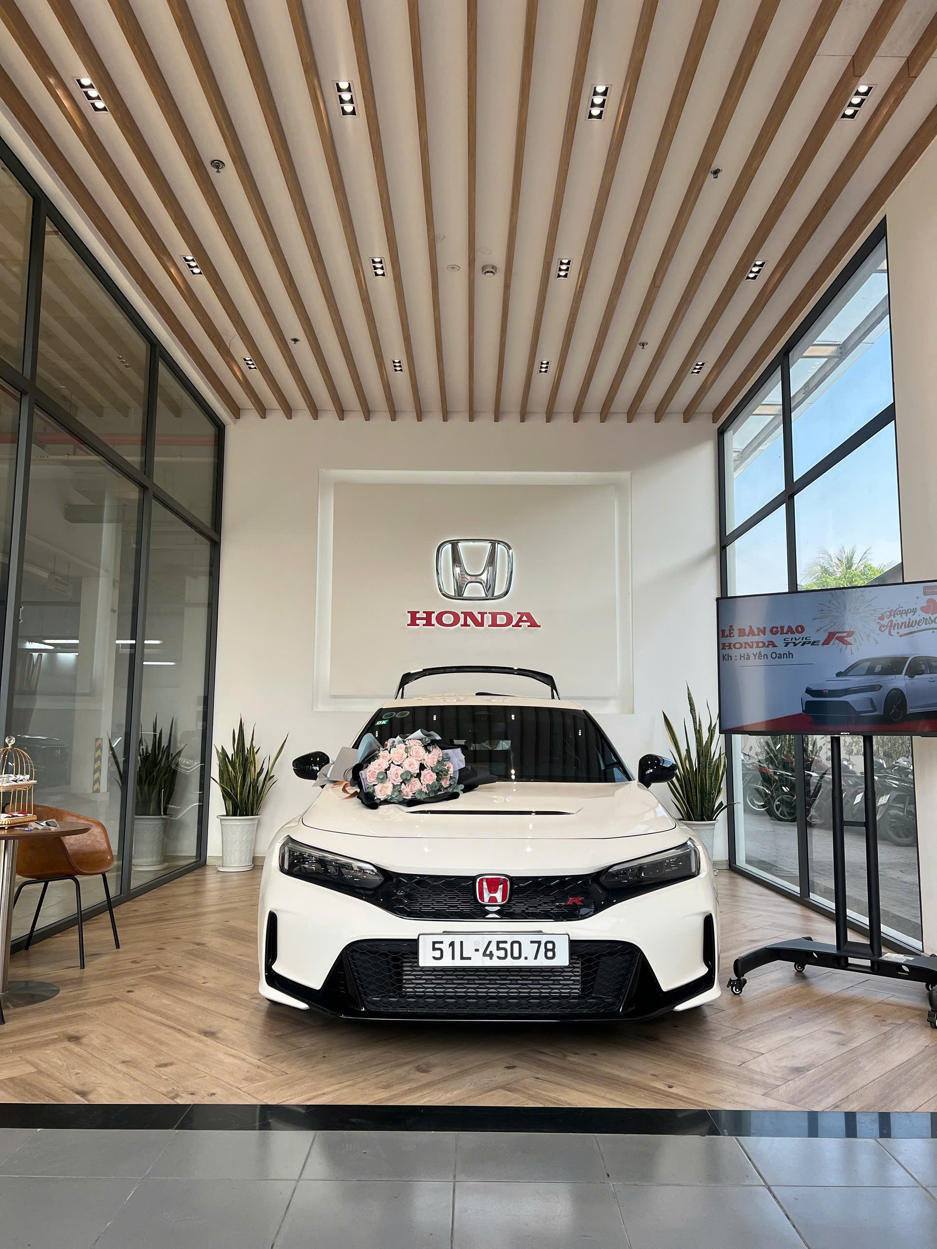 Bàn giao xe Honda Civic Type R tại Đại lý Honda Quận 2