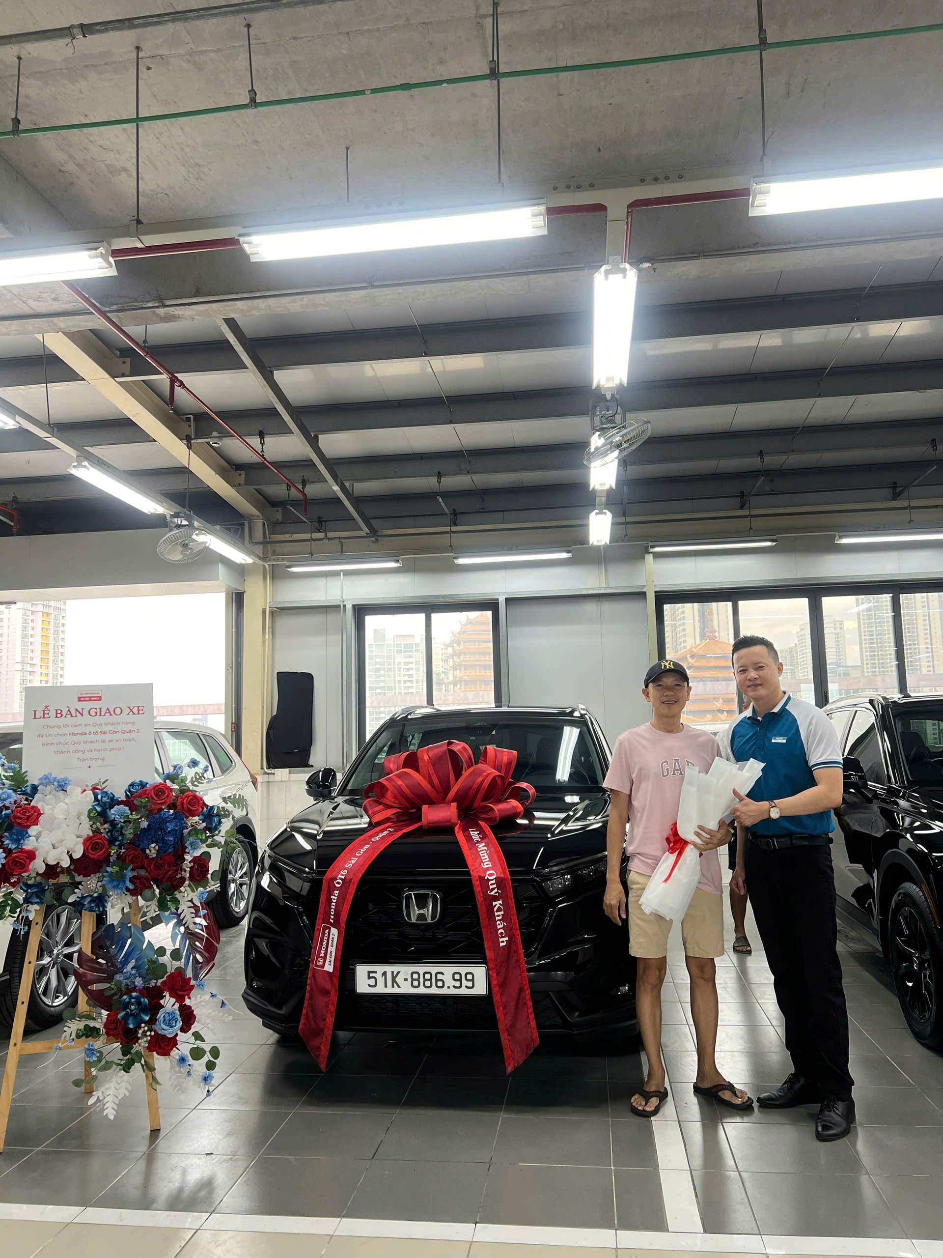 Bàn giao xe CRV tại Honda Quận 2