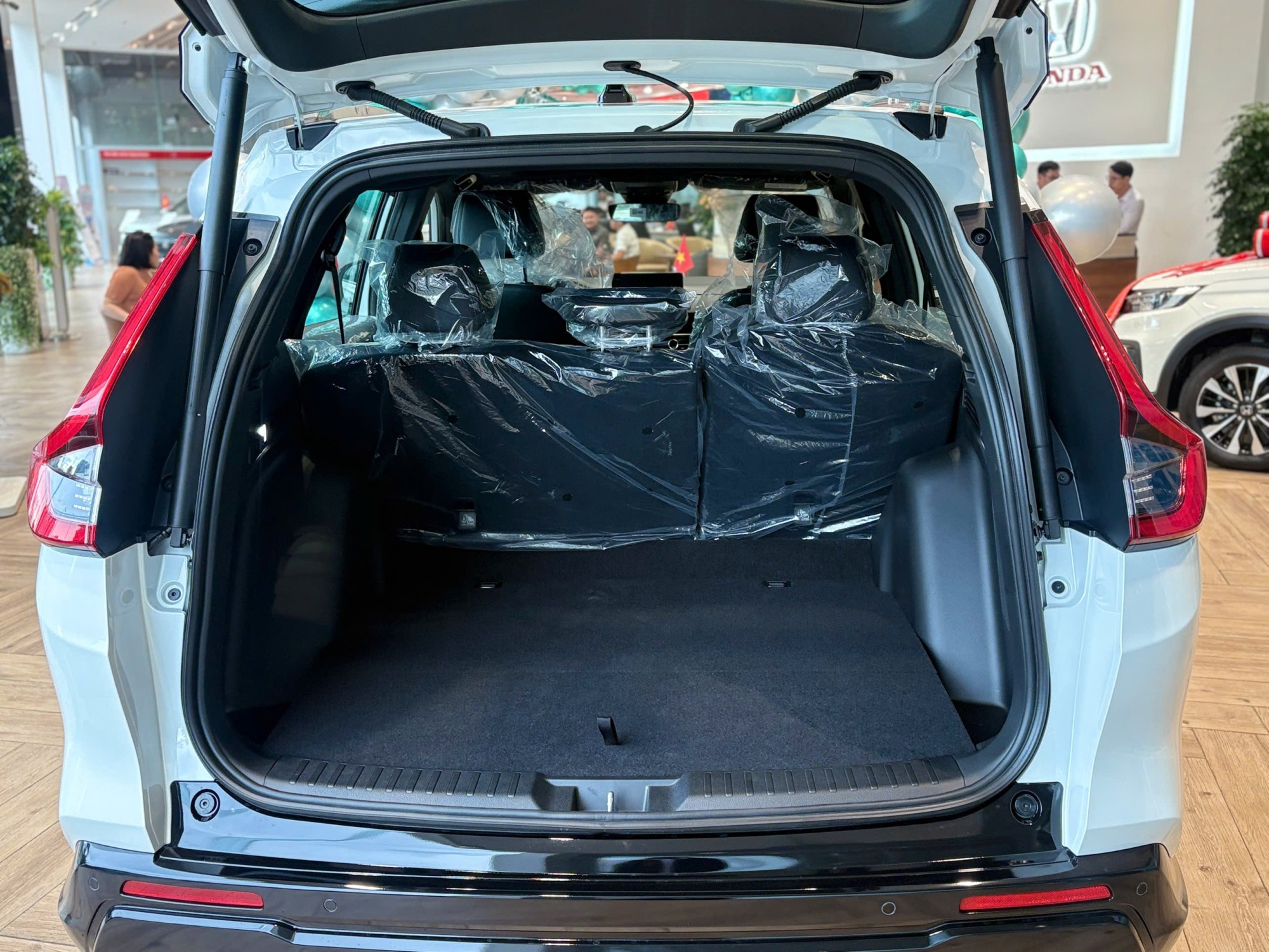 Màu trắng Ngọc trai Honda CR-V e:HEV RS 2026 Có mặt tại Đại Lý Honda Quận 2