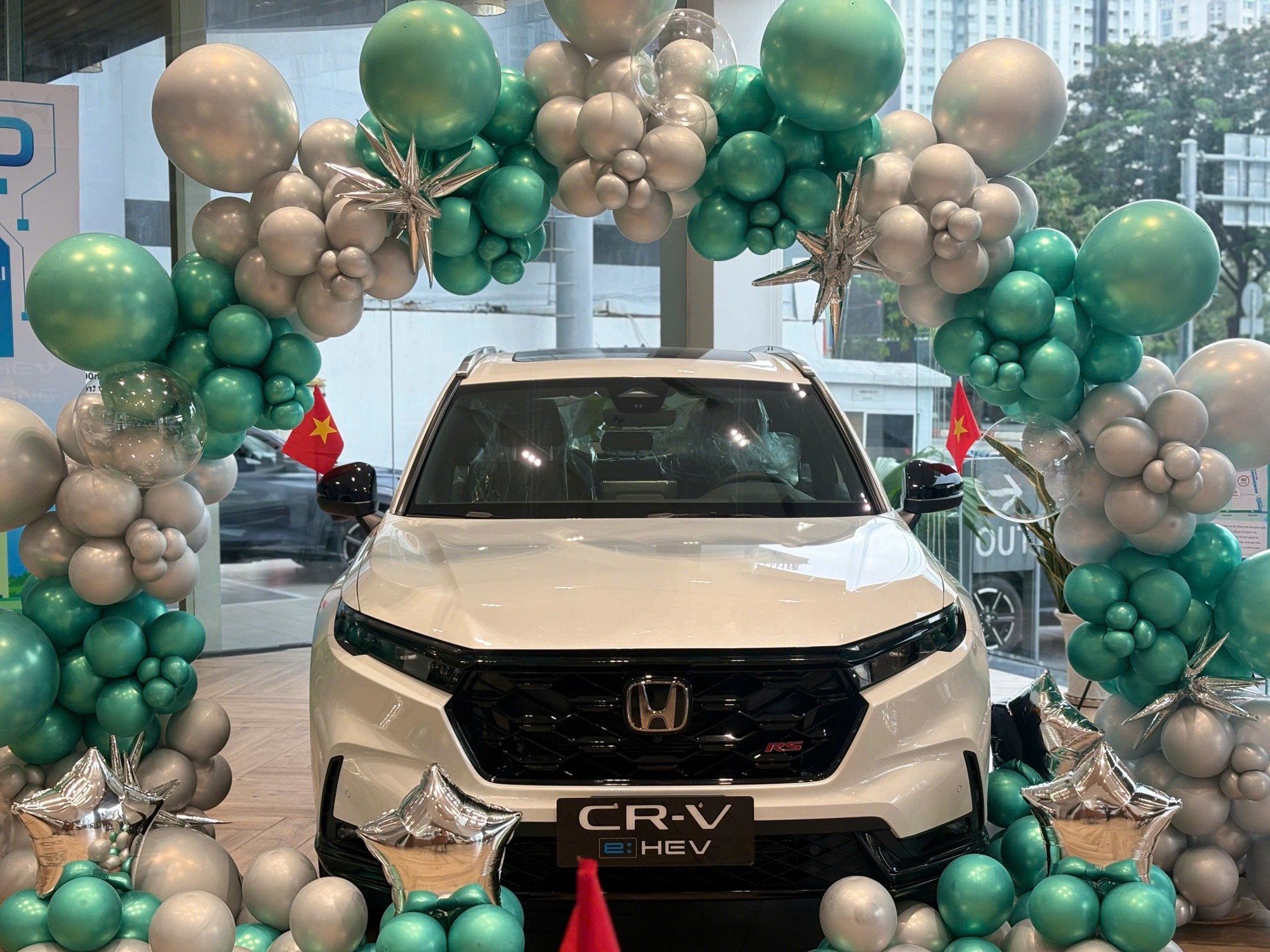 Màu trắng Ngọc trai Honda CR-V e:HEV RS 2026 Có mặt tại Đại Lý Honda Quận 2