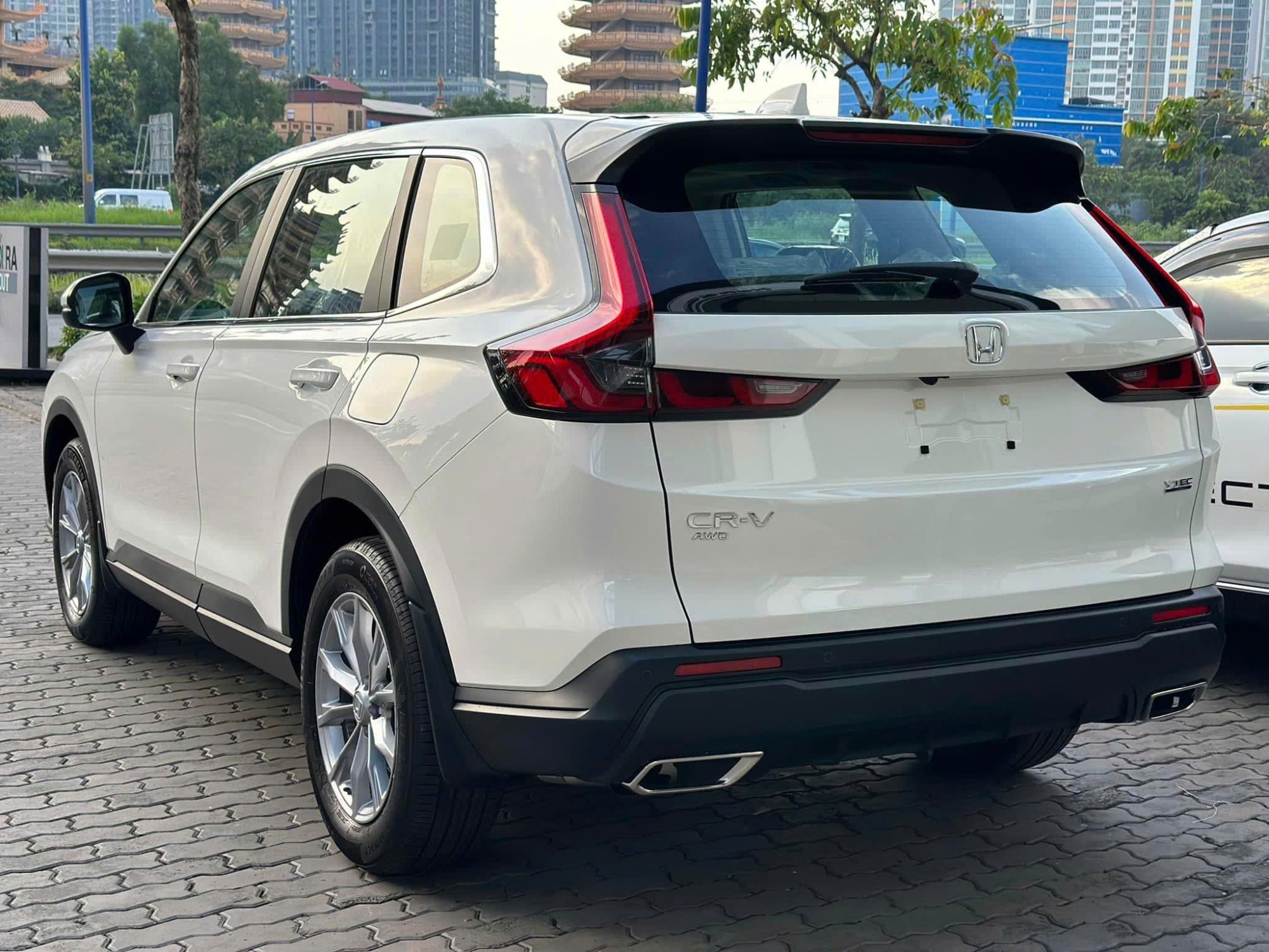 Đuôi xe Honda CR- V L awd